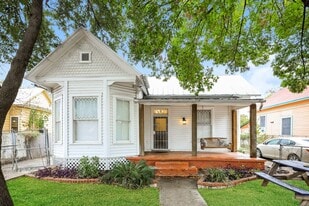 823 W Euclid Ave in San Antonio, TX - Building Photo