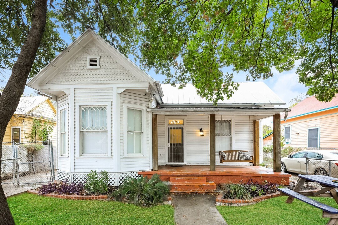 823 W Euclid Ave in San Antonio, TX - Building Photo