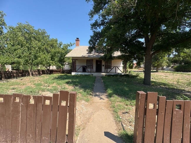 707 W 5th St in Roswell, NM - Building Photo - Building Photo