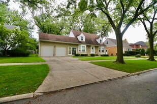 1111 S Washington Ave in Park Ridge, IL - Building Photo