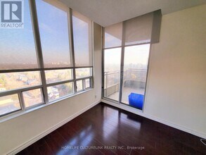 256 Doris Ave in Toronto, ON - Building Photo - Building Photo