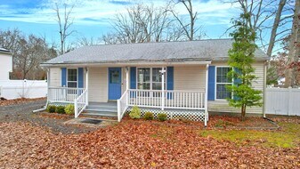 450 Redwood Ave in Galloway, NJ - Building Photo