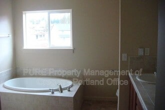 18624 Van Fleet Ave in Sandy, OR - Building Photo - Building Photo