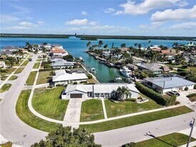 945 Sundrop Ct in Marco Island, FL - Building Photo