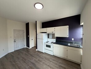 444 Bridge St, Unit d in Phoenixville, PA - Foto de edificio - Building Photo