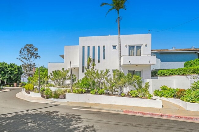 2700 Barnson Pl in San Diego, CA - Building Photo - Building Photo