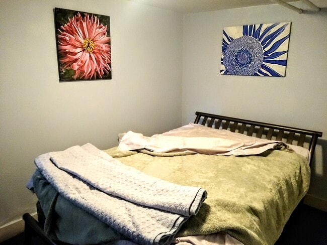 1466 W Rascher Ave, Unit Cozy Bright Garden in Chicago, IL - Building Photo - Building Photo