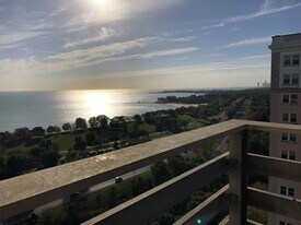 5601 N Sheridan Rd in Chicago, IL - Building Photo