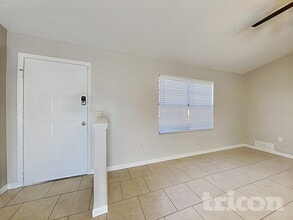 2920 Malcolm Dr in Deltona, FL - Foto de edificio - Building Photo