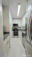 77 W 55th St in New York, NY - Building Photo - Building Photo