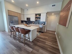 2720 SW 69th Ave, Unit B2720 in Miami, FL - Building Photo - Building Photo