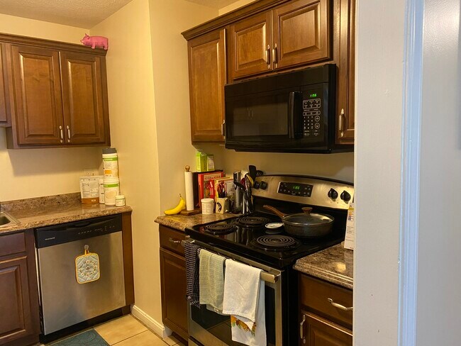 200 Manville Hill Rd in Cumberland, RI - Building Photo - Building Photo