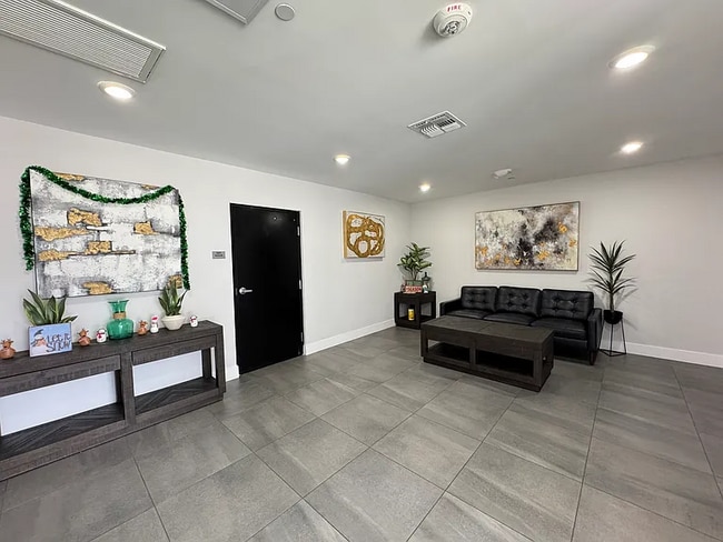 4383 N Sepulveda Blvd in Sherman Oaks, CA - Building Photo - Building Photo