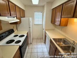 13018 Heimer Rd in San Antonio, TX - Building Photo - Building Photo