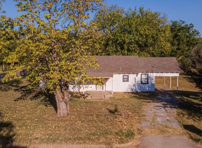 602 E Jefferson St in Tecumseh, OK - Foto de edificio - Building Photo