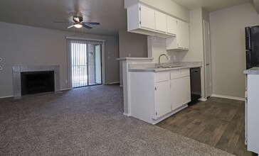 Woodland Trails Apartments in Nacogdoches, TX - Foto de edificio - Building Photo