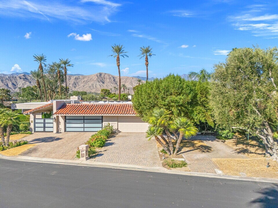 10 Whittier Ct in Rancho Mirage, CA - Building Photo