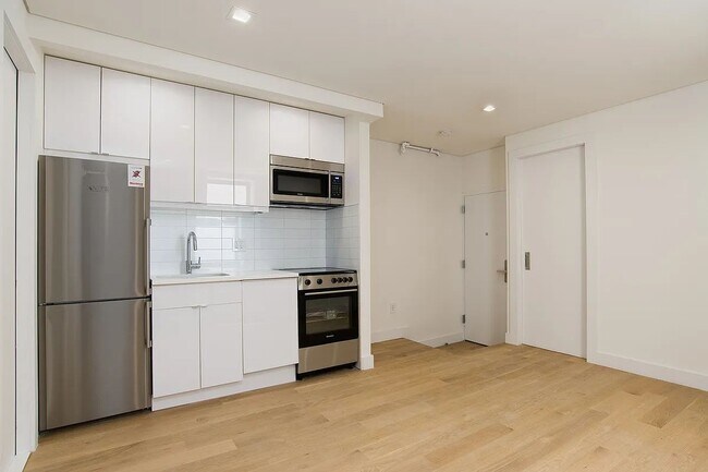 7 Rivington St in New York, NY - Building Photo - Building Photo