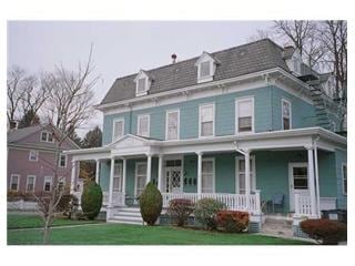 26 Oakland Ave in Warwick, NY - Foto de edificio
