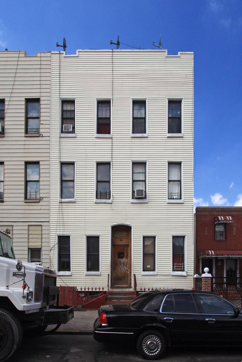 49 Menahan St in Brooklyn, NY - Foto de edificio