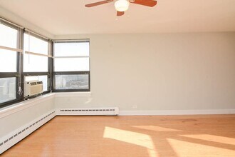 428 W Wellington Ave, Unit D13 in Chicago, IL - Foto de edificio - Building Photo