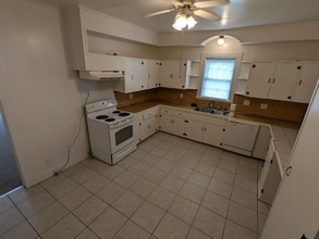 724 N Eastern Ave in Crowley, LA - Foto de edificio - Building Photo