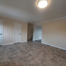 102 Kadies Ln in Edinburg, VA - Foto de edificio - Building Photo