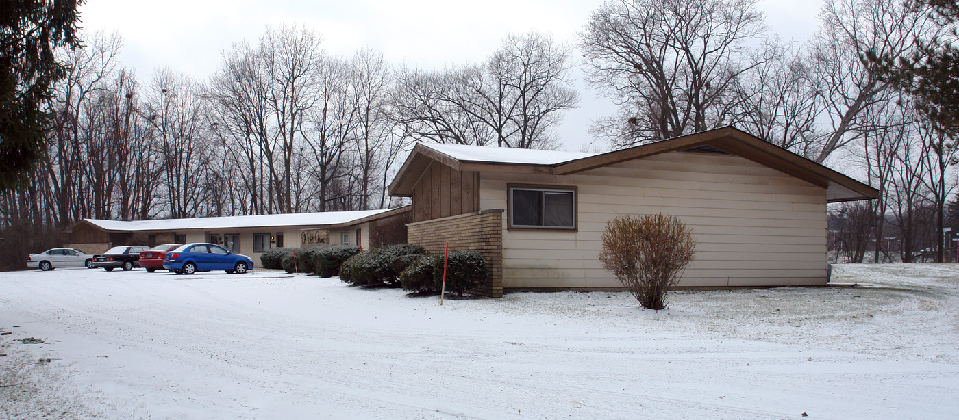 3904-3940 Sleepy Hollow Ln in Fort Wayne, IN - Building Photo