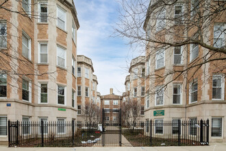 861-883 W Cornelia Ave in Chicago, IL - Building Photo - Building Photo