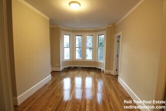 125 Princeton St, Unit 2 in Boston, MA - Foto de edificio - Building Photo
