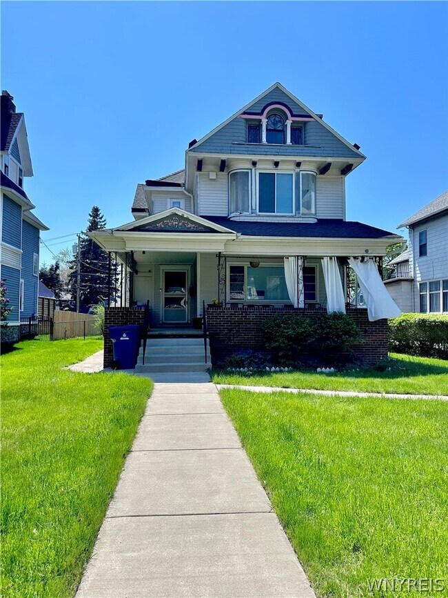 property at 688 Columbus Pkwy