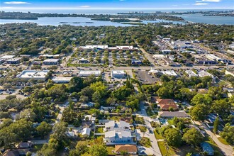 2058 Roselawn St in Sarasota, FL - Building Photo - Building Photo