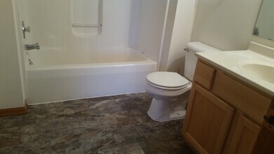 320 E Tyranena Park Rd, Unit 1 in Lake Mills, WI - Building Photo - Building Photo