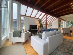 251 6th St W in North Vancouver, BC - Building Photo - Building Photo