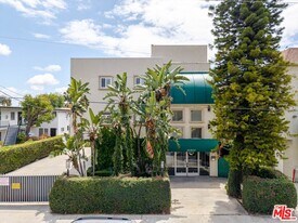 10900 Blix St in Los Angeles, CA - Building Photo