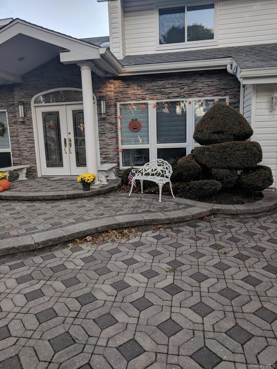 28 Annandale Rd in Commack, NY - Building Photo