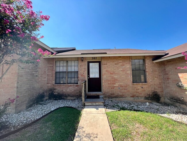 Trinity Oaks in Kirby, TX - Building Photo - Interior Photo