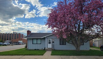 124 W Water St in Lewistown, MT - Building Photo