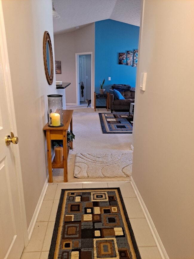 6729 Meadow Creek Dr, Unit 310 in Columbus, OH - Foto de edificio - Building Photo