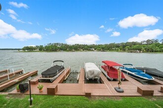 801 River Rd in Montgomery, TX - Foto de edificio - Building Photo