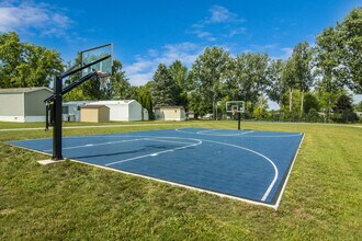 892 Calla Lilly Ln in Traverse City, MI - Foto de edificio - Building Photo