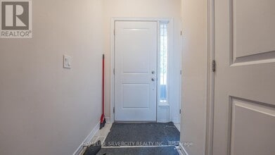 77-77 Diana Ave in Brantford, ON - Building Photo - Building Photo