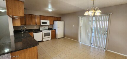 135 S Suzanne Ct in Merritt Island, FL - Building Photo - Building Photo