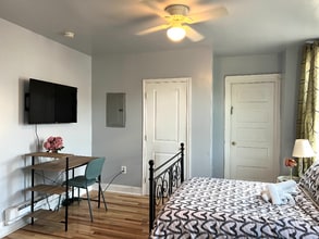 5023 Spruce St in Philadelphia, PA - Building Photo - Building Photo