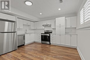 3387 Cardinal Dr in Niagara Falls, ON - Building Photo