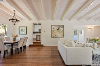 1530 Reliez Valley Rd in Lafayette, CA - Building Photo - Building Photo