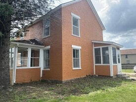 292 11th St in Marion, IA - Building Photo