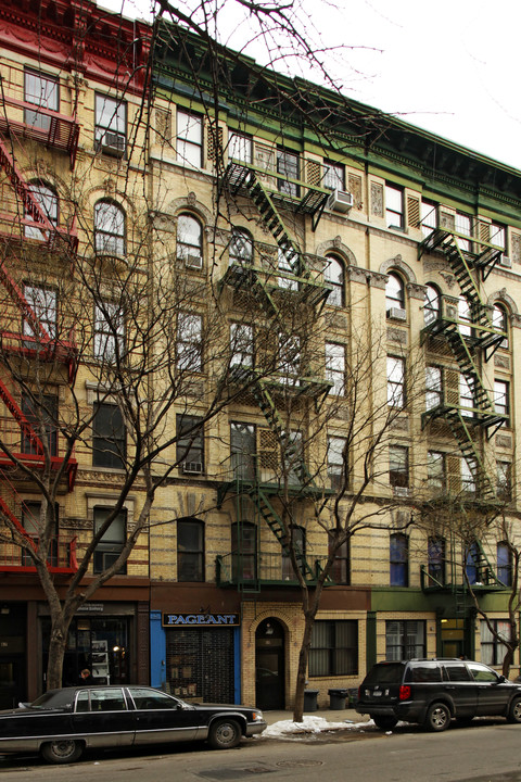 69 E 4th St in New York, NY - Foto de edificio