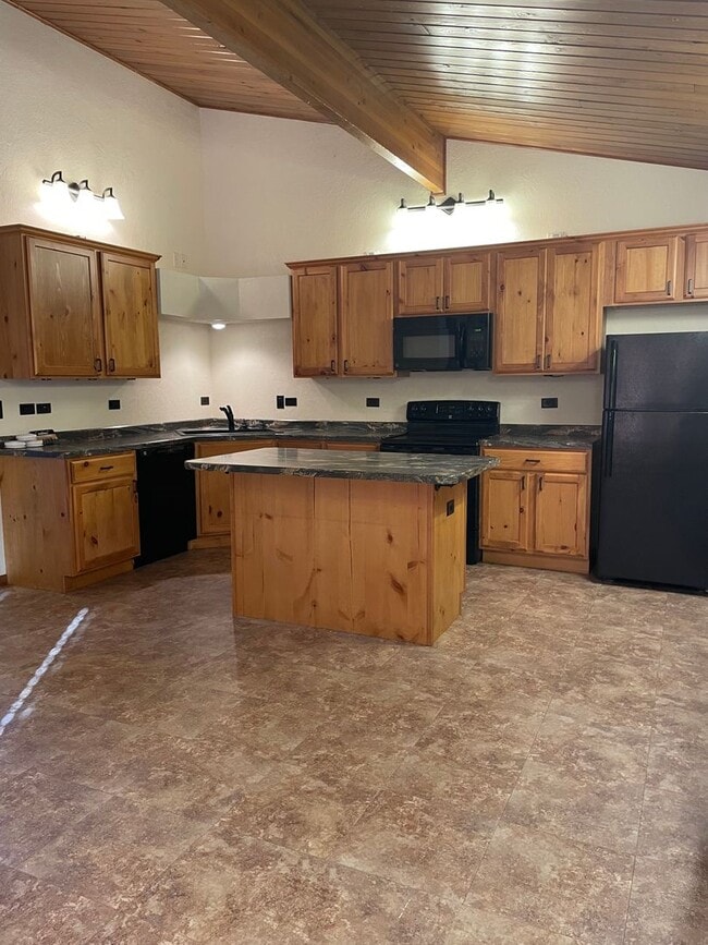 1810 4th Ave NW in Minot, ND - Building Photo - Building Photo