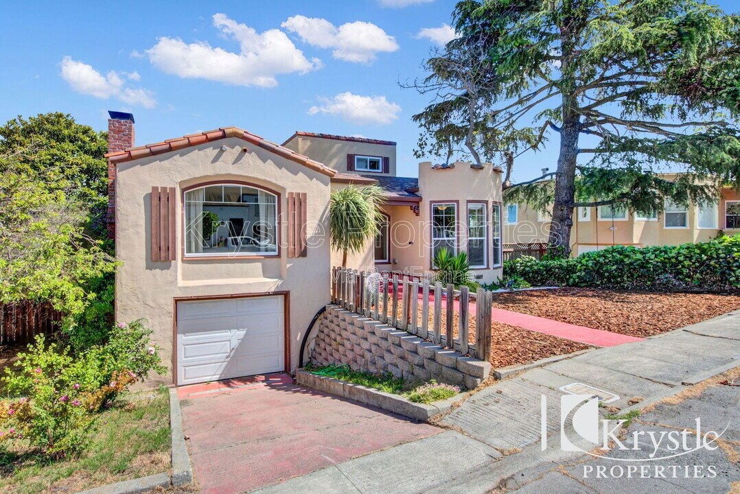 42 D St in Vallejo, CA - Building Photo